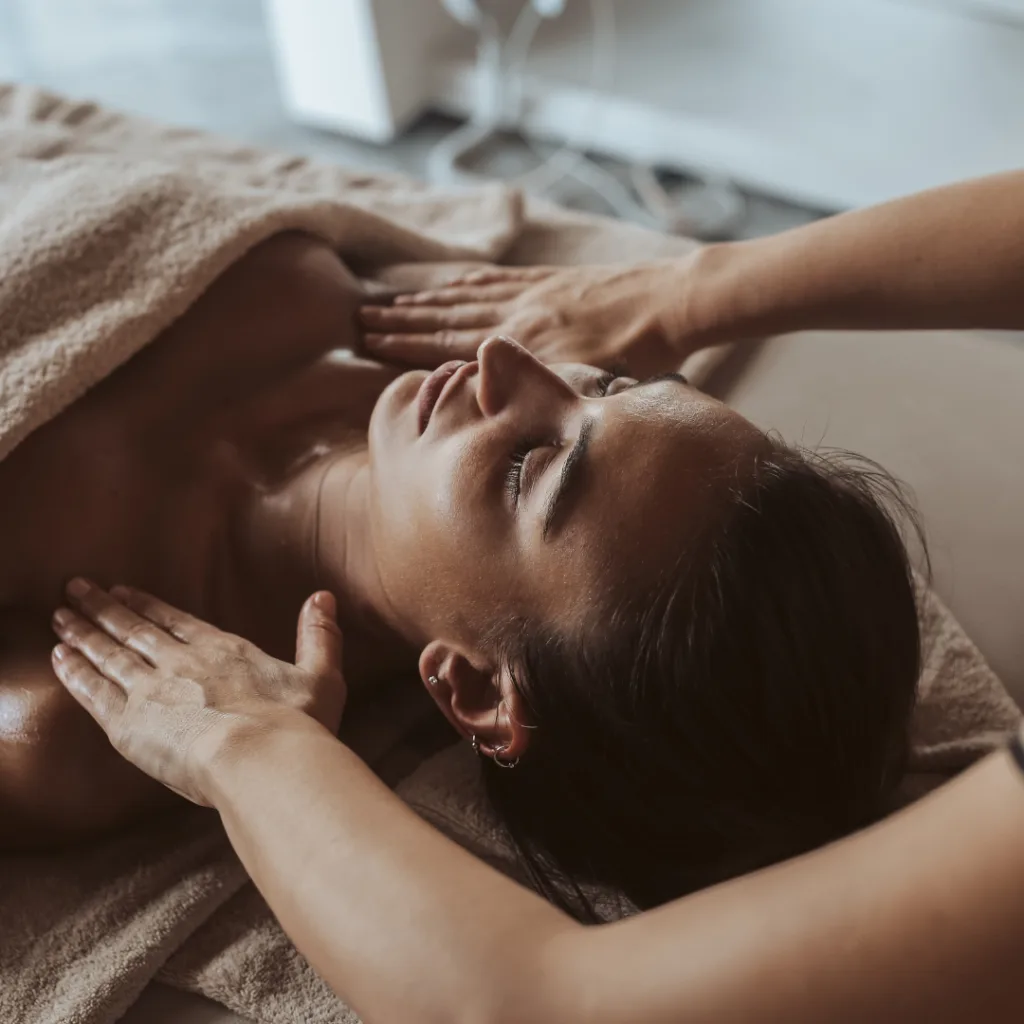 Massage prénatal femme enceinte à Dijon par Marine DESMON